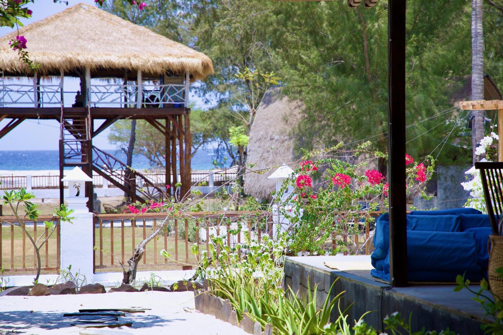 Villa Sunset Beach กีลีตราวางัน ภายนอก รูปภาพ