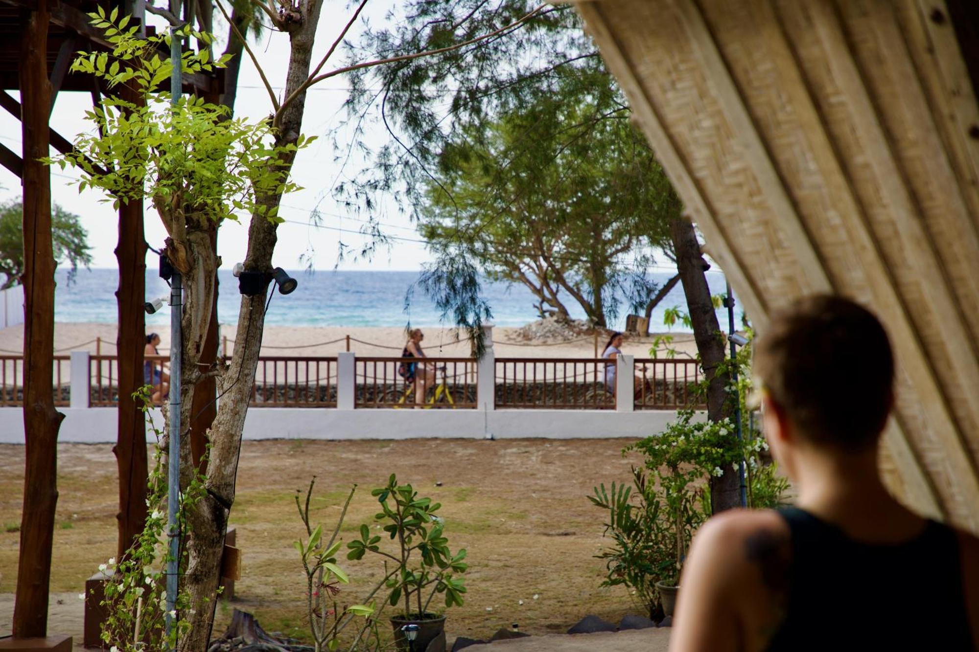 Villa Sunset Beach กีลีตราวางัน ภายนอก รูปภาพ