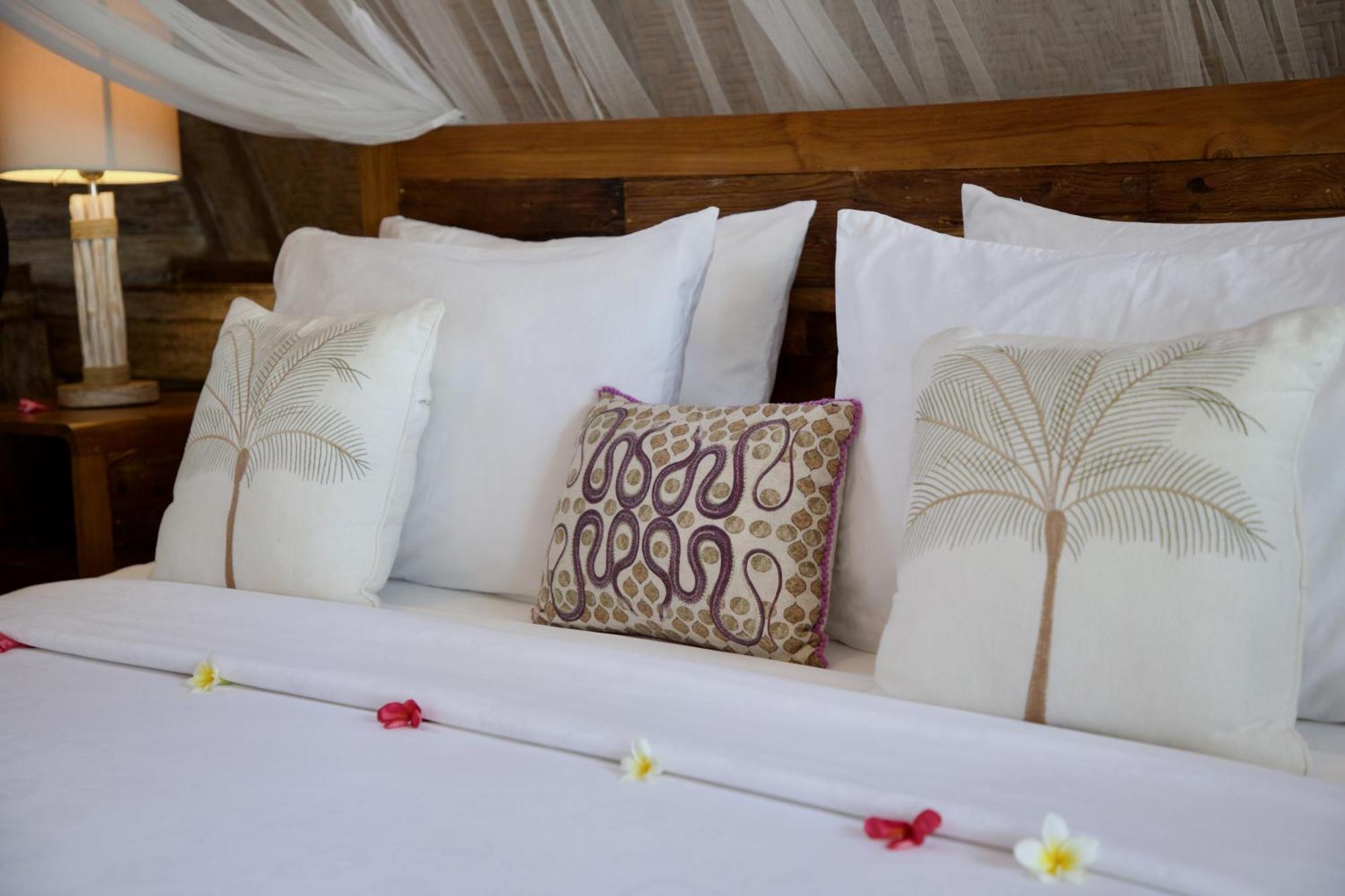 Villa Sunset Beach กีลีตราวางัน ภายนอก รูปภาพ
