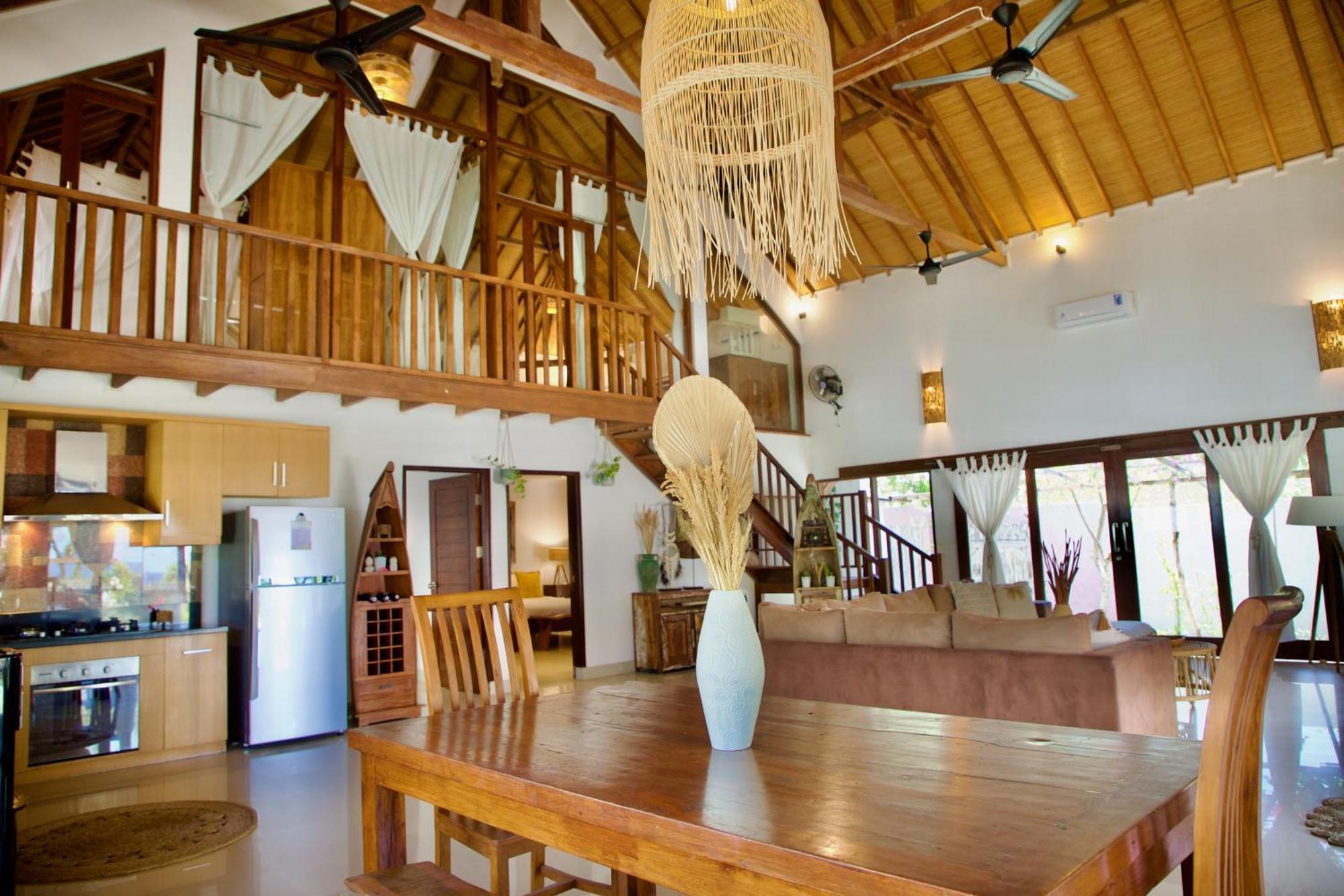 Villa Sunset Beach กีลีตราวางัน ภายนอก รูปภาพ