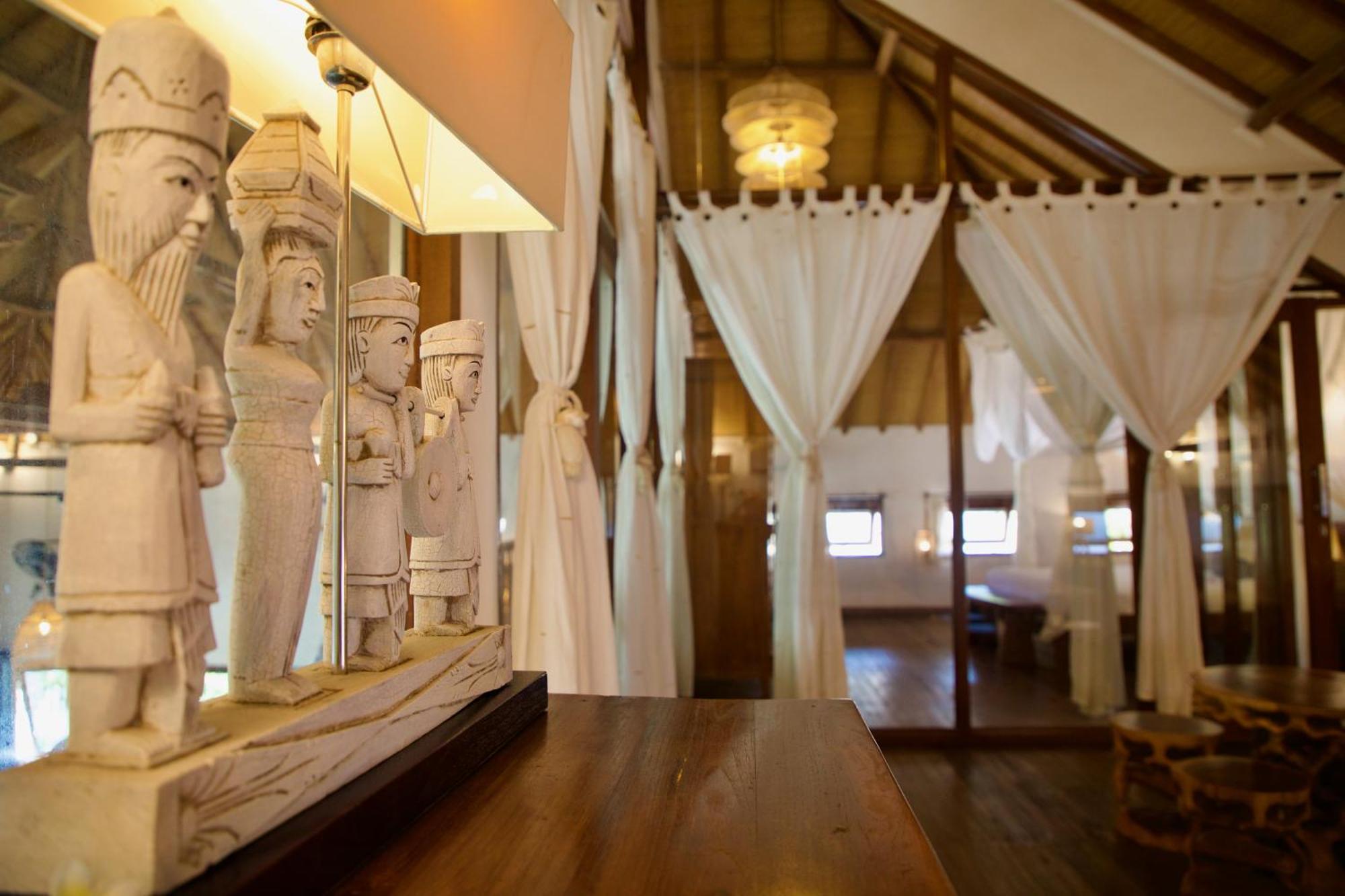 Villa Sunset Beach กีลีตราวางัน ภายนอก รูปภาพ