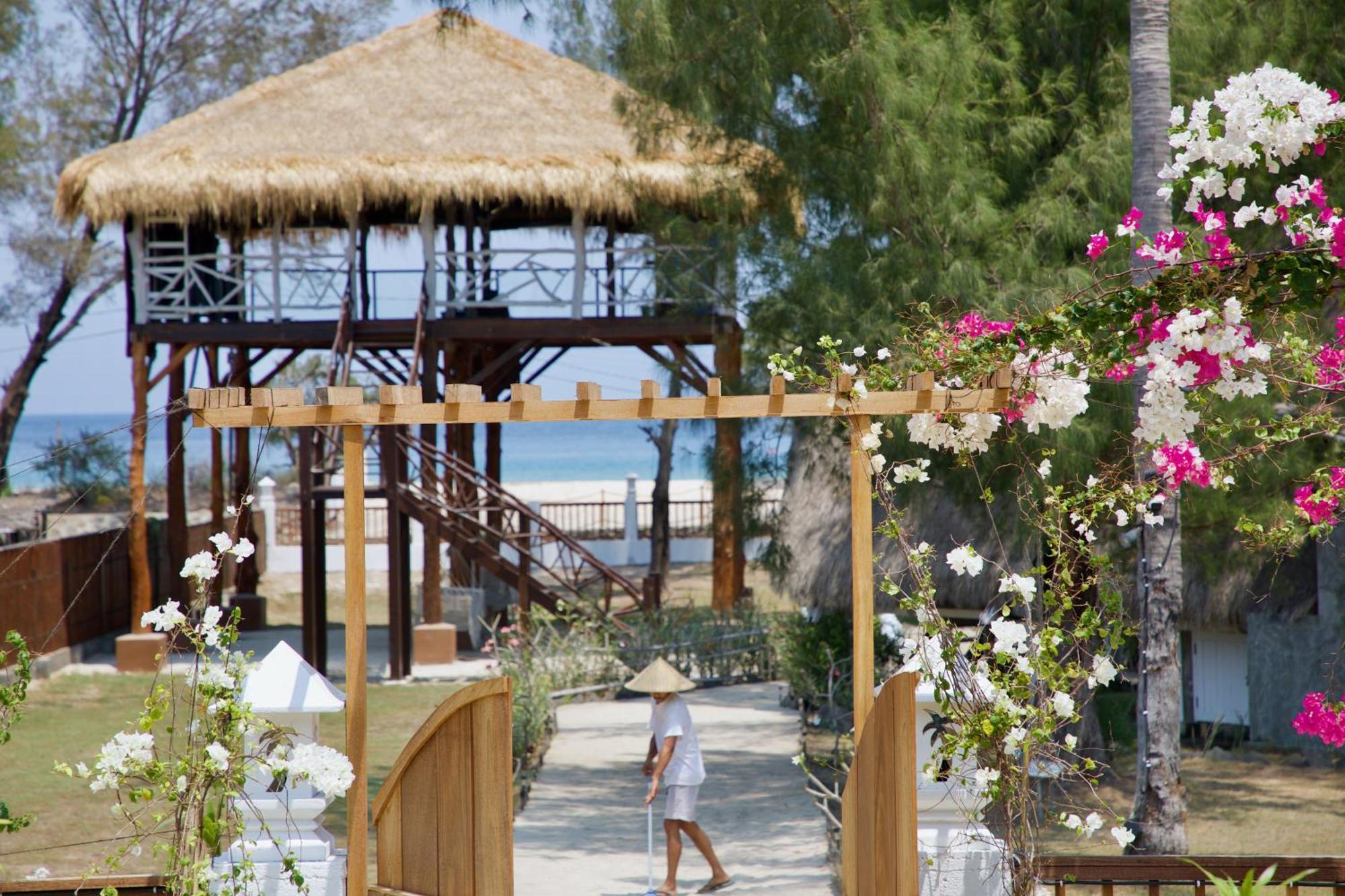 Villa Sunset Beach กีลีตราวางัน ภายนอก รูปภาพ