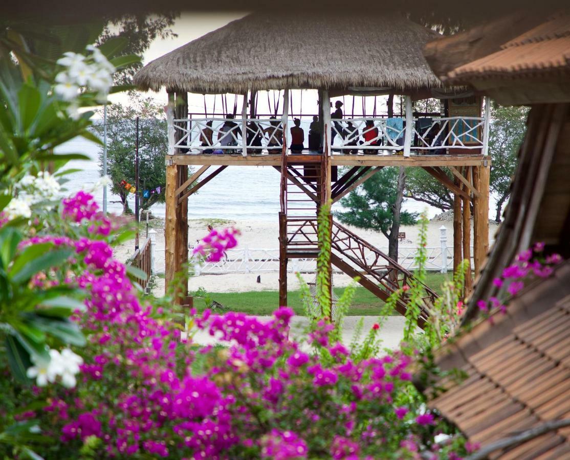 Villa Sunset Beach กีลีตราวางัน ภายนอก รูปภาพ