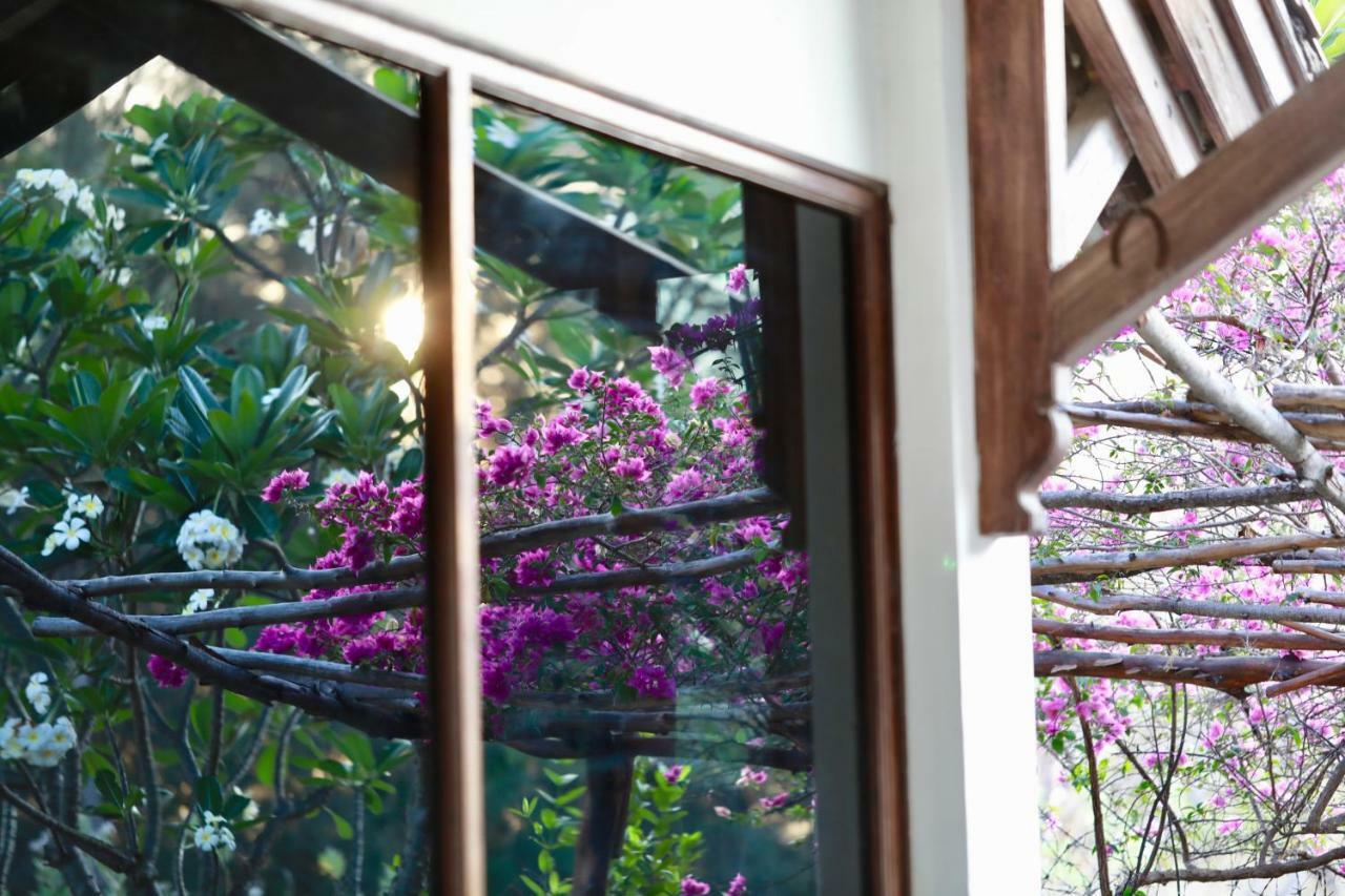 Villa Sunset Beach กีลีตราวางัน ภายนอก รูปภาพ