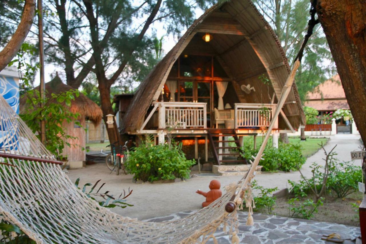 Villa Sunset Beach กีลีตราวางัน ภายนอก รูปภาพ