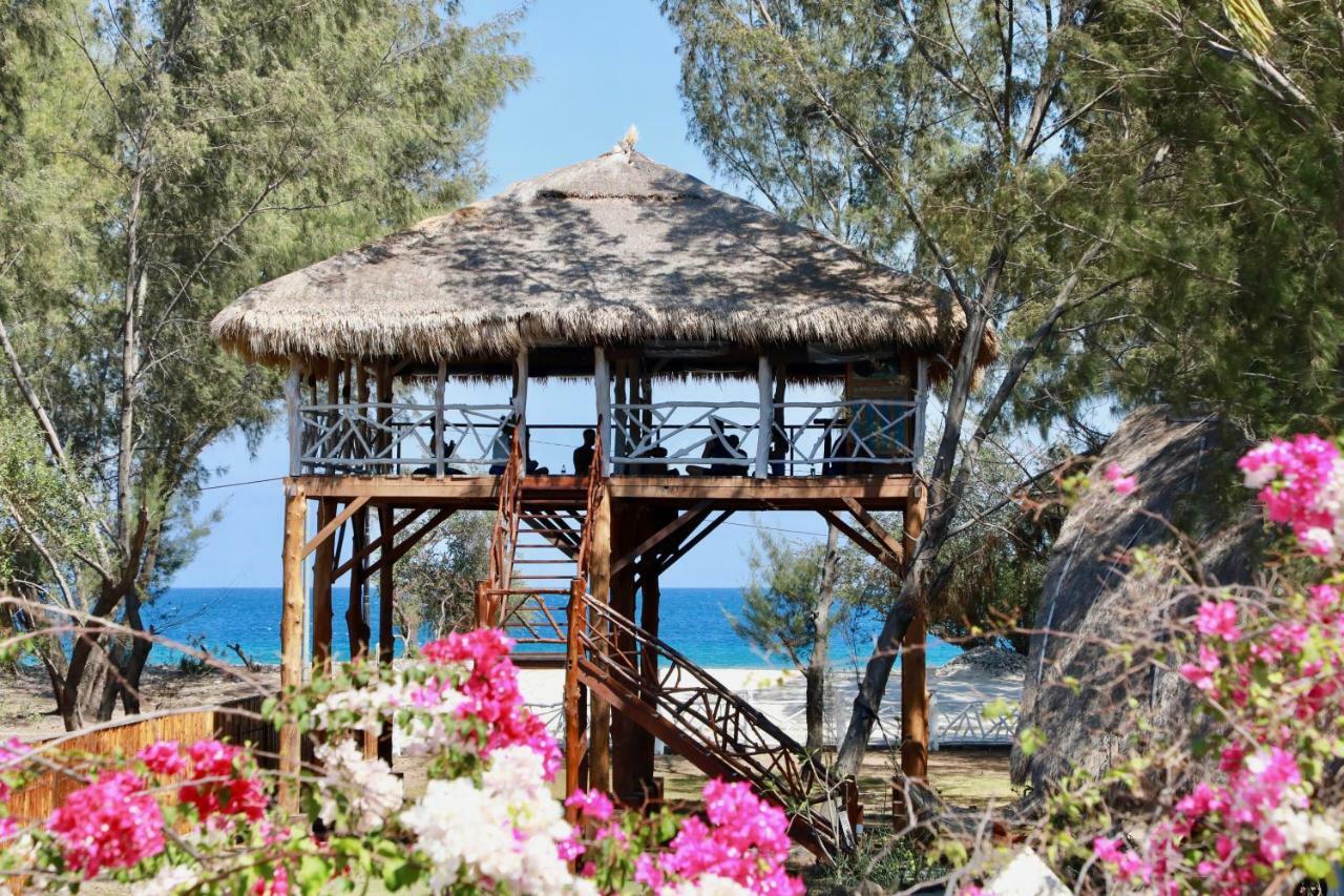 Villa Sunset Beach กีลีตราวางัน ภายนอก รูปภาพ