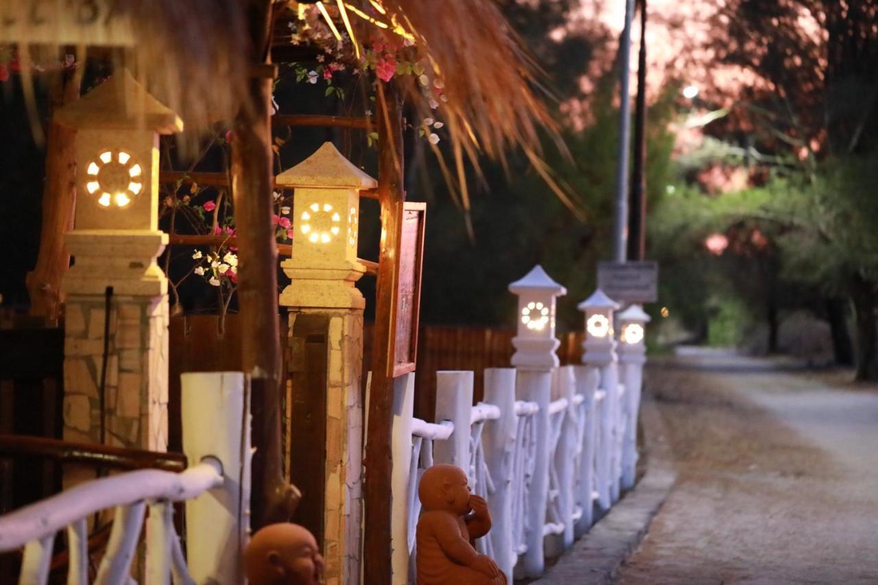 Villa Sunset Beach กีลีตราวางัน ภายนอก รูปภาพ