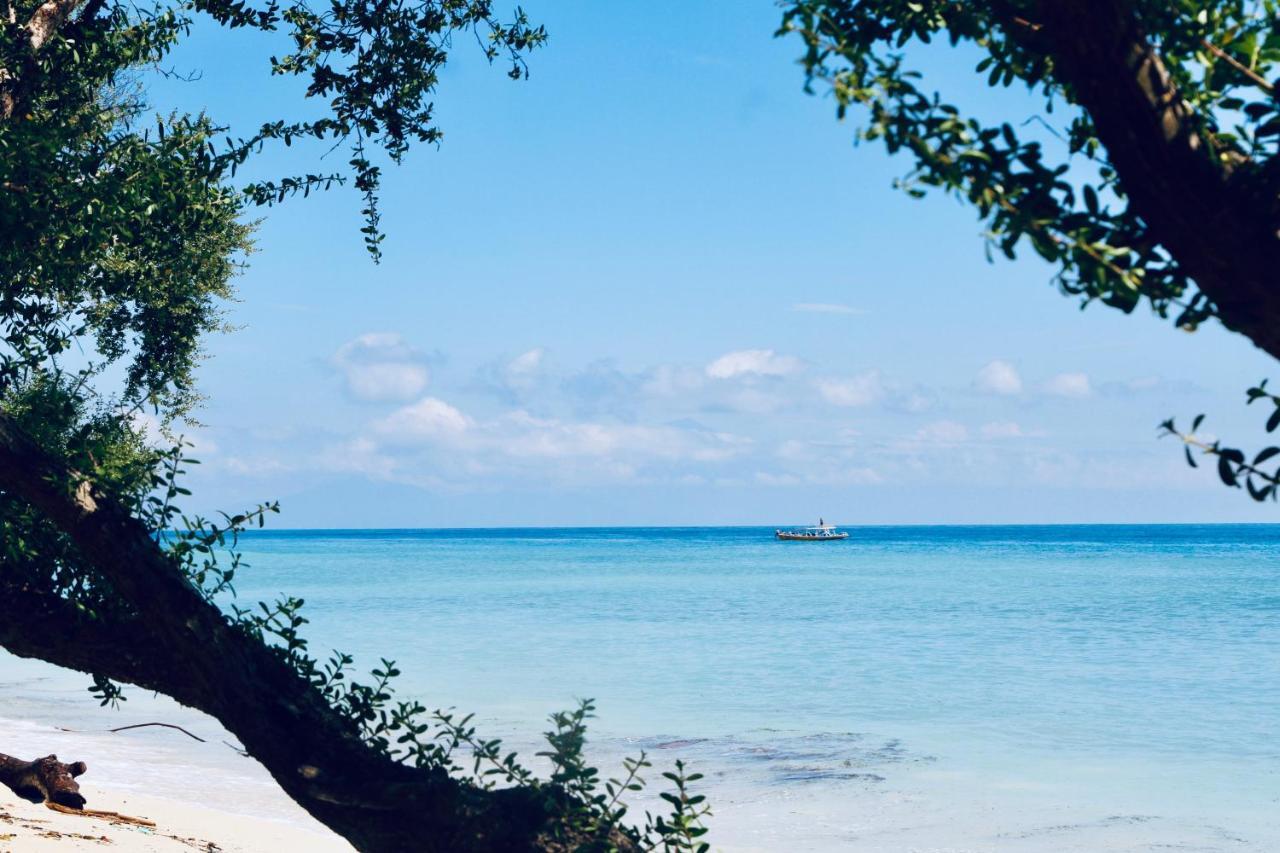 Villa Sunset Beach กีลีตราวางัน ภายนอก รูปภาพ