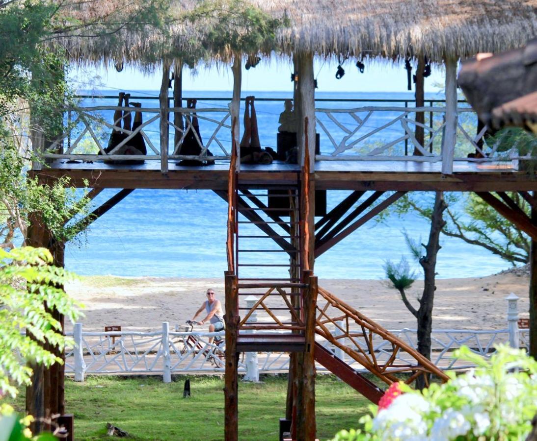 Villa Sunset Beach กีลีตราวางัน ภายนอก รูปภาพ
